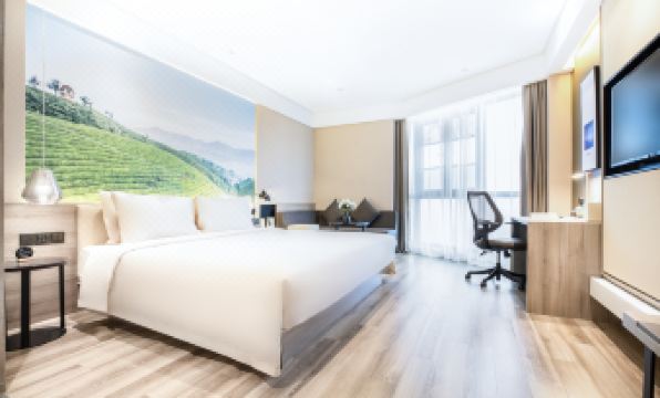 Wuhan Tianhe Airport Outlets Atour Hotel