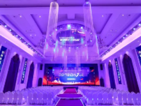 Oupai Jindi Grand Hotel (Xinyang International Trade City East Railway Station)