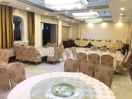 Guoqing Hotel Отели рядом с достопримечательностью «Generation Classical Automobile Museum»