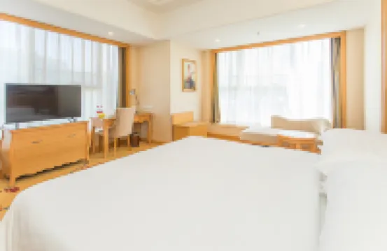 Vienna International Hotel (Hubei Yichang East Railway Station Wuyi Square)