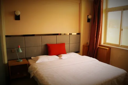 Homeinn Pebble Hotel (Xingcheng Xinghai South Street) Отели рядом с достопримечательностью «Three Reef Range Rover»