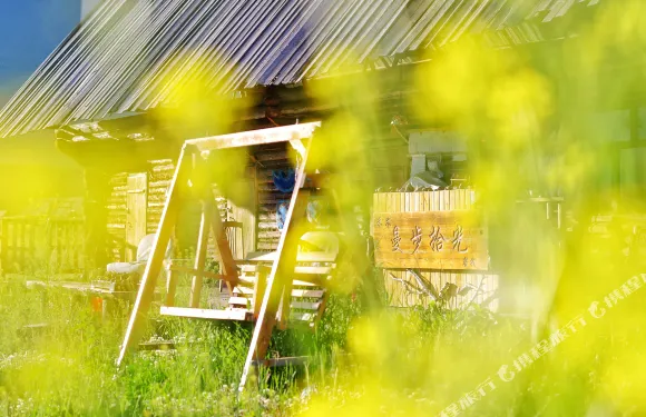 布爾津禾木曼步拾光客棧