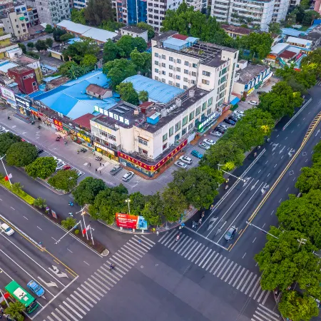 Boutique Holiday Hotel (Beihai Beibuwan Square)