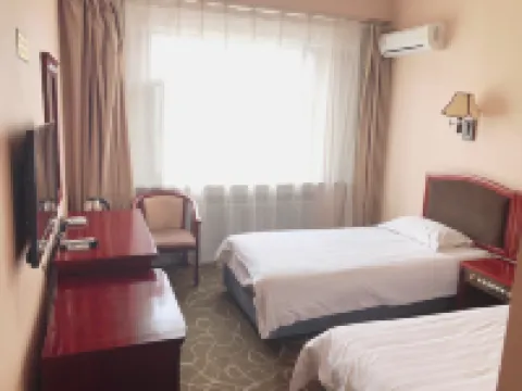 Jinlu Hotel (Heihe Zhongyang Street Shop)
