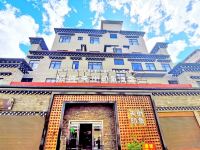 稻城天街印象酒店 - 酒店外部