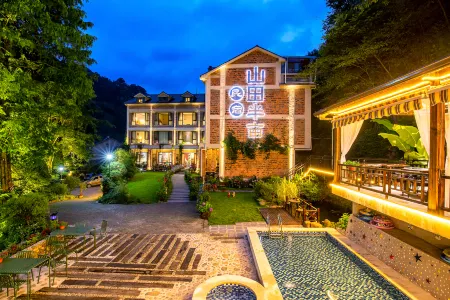 Hangzhou Shantian Half Acre Parent-child River Tracing American-style Resort B&B Отели рядом с достопримечательностью «Shangougou Scenic Resort»