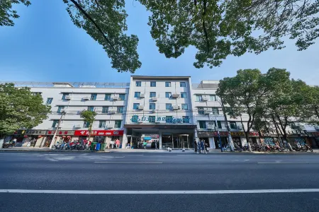 Magnotel Shanghai Minhang Wujing Отели рядом с достопримечательностью «Auxiliary Wharf of Shuitou International Rock City»