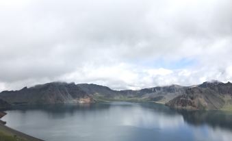 Yuan Inn (Changbai Mountain West Scenic Area Ticket Office Branch)