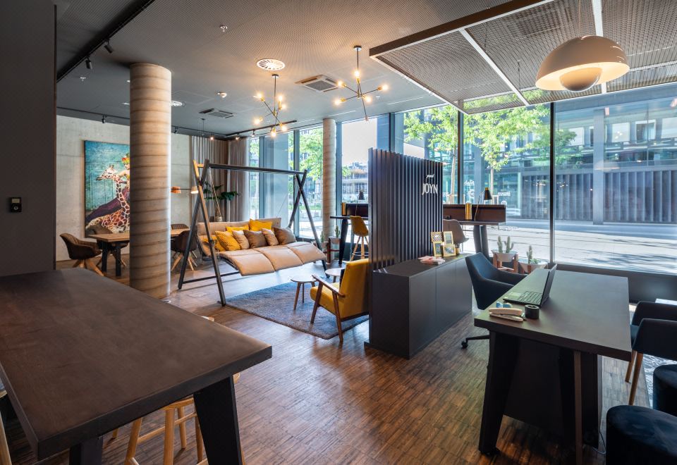 5. 아디나 서비스드..