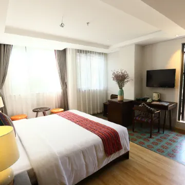 Au Lac Legend Hotel Отели рядом с достопримечательностью «Хо Кон Руа»