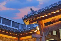 Dingshiju Crystal Hotel (Hongqiao Railway Station National Convention and Exhibition Center) Hotel in zona Cimenjie