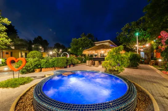 Bangkok Grand Resort Hotels in Bang Sao Thong