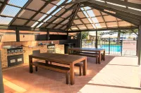 Geraldton's Ocean West Holiday Units & Short Stay Accommodation Hotel a Beresford