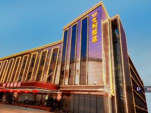 Baoli Hotel (Zhaoqing Qixingyan Archway)