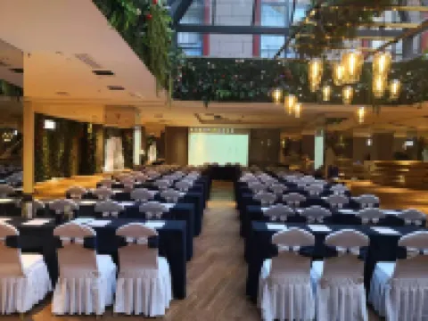 稲城亞丁ホリデイ イン エクスプレススイートホテル 稲城のホテル