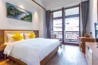 Yiju Lakeside Courtyard Hotel