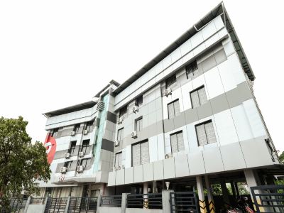 OYO Flagship 240 Southern Railway Station