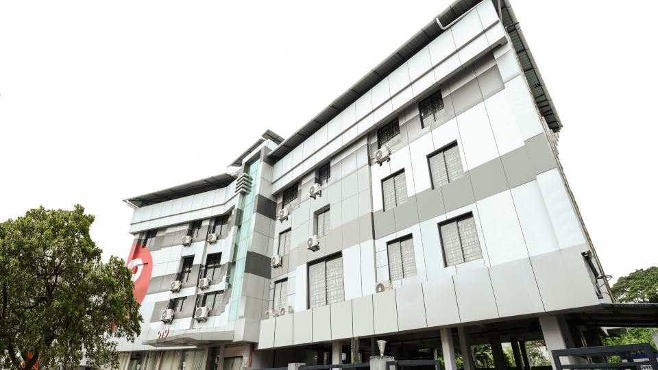 OYO Flagship 240 Southern Railway Station