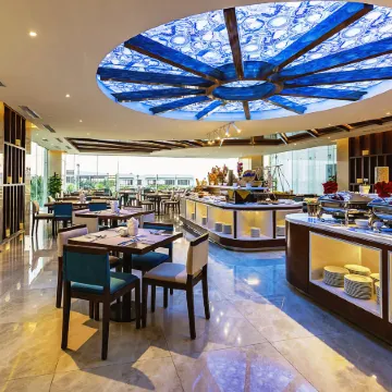 Maximilan Danang Beach Hotel