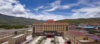 Tianhe Tibetan Culture International Hotel - parking