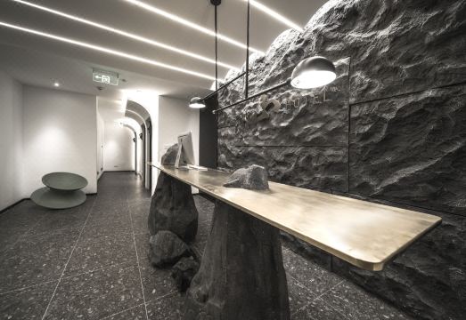 샨 호텔의 모던하고 깔끔한 객실 인테리어