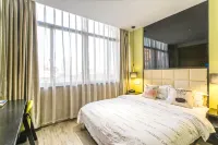 Zhangjiagang Meet Light Hotel (Shazhou Road Pedestrian Street Mambat Plaza) - 2-Star