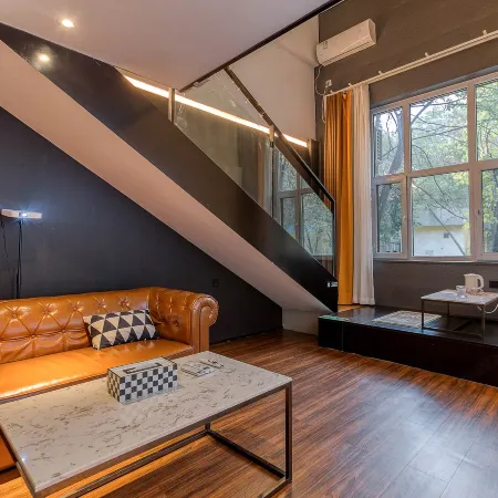 Liangzhu Homestay (Urumqi Zhongyinggong Subway Station)