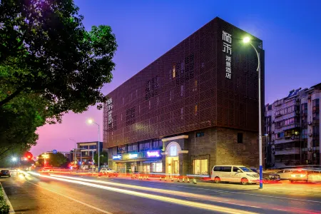 Qihe Lakeview Hotel (Jiaxing Nanhu Red Boat Branch) Отели рядом со станцией Jiaxing South Railway Station