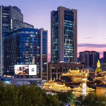 Paramount Gallery Hotel Hotels near Jingan Temple