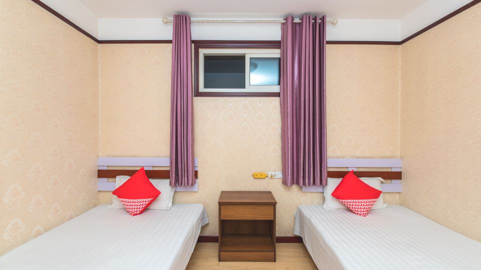 Jiaozhou yingxiang business hotel