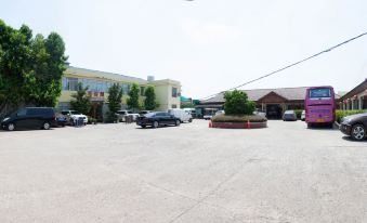 Xueping Business Hotel