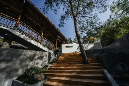 Fengyasong Holiday Hotel Отели рядом с достопримечательностью «Yaxiaku Scenic Spot»