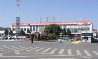 Suitetrails - 7 Days Hotel (Pingxiang Railway Station Runda International Branch)