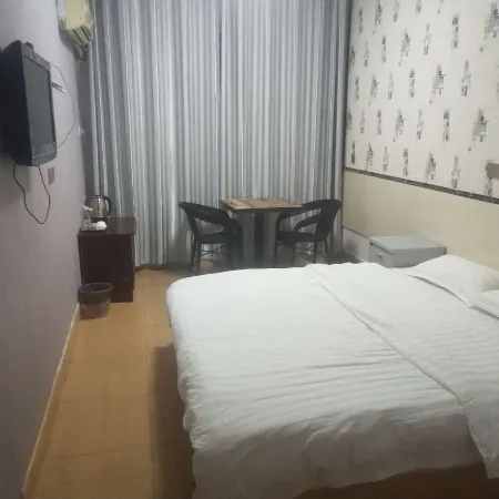 Hongyuan Hotel (Nanchang University Qingshanhu Campus)