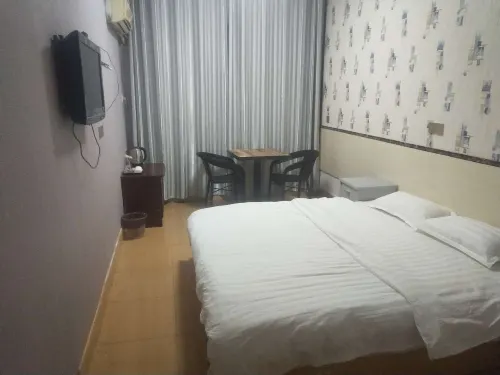 Hongyuan Hotel (Nanchang University Qingshanhu Campus)