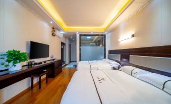 Longchuan Yuze Hotel