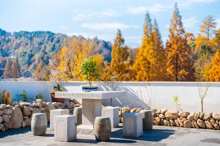 Zengguanghe Shanju B&B Отели рядом с достопримечательностью «Baisui Palace»