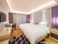 Lavande Hotel (Qingzhen Vocational Education City Guizhou Branch) - Parkering