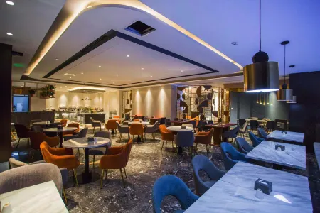 Silver City International Hotel (Lianyungang Suning Plaza) Отели рядом с достопримечательностью «Longhailu Walking Street»