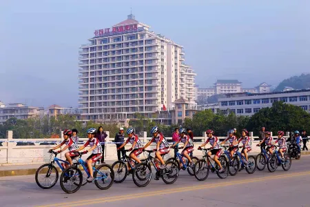 Zhujiang Crystal Hotel Отели рядом с достопримечательностью «Hainan Open University Wuzhishan Branch»