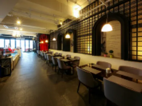 Bolton Hotel Hotels near 5·18 Memorial Park