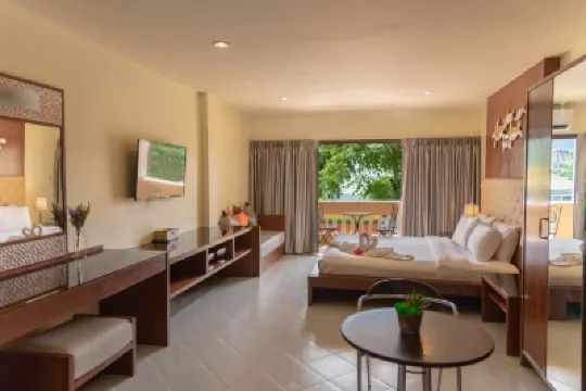 パーク 38 ホテル セントラル フェスティバル プーケット周辺のホテル