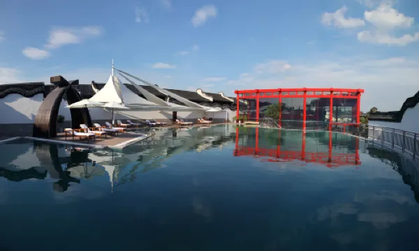 Waterside Resort Hotel di Tongxiang