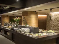 Simple+ hotel Hotels near Urban One