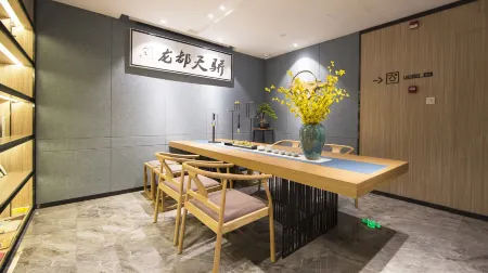 Longdu Tianjiao Hotel (Zizhong Passenger Transport Center Yulu Branch) Отели в г. Цзычжон