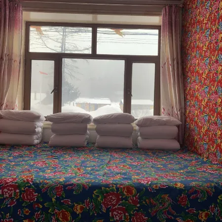 Snow Valley Yilongyuan lnn