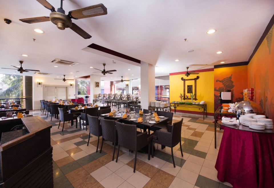 앙카사 레지던스의 풀서비스 스파 및 수영장