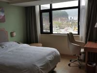 维也纳3好酒店(宿松山水公园店) - 温馨大床房