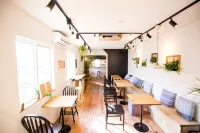 Iza Enoshima Guest House and Bar