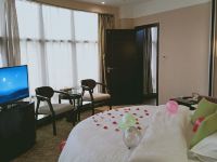格盟酒店(紫云亚鲁王广场店) - 高级大床房
